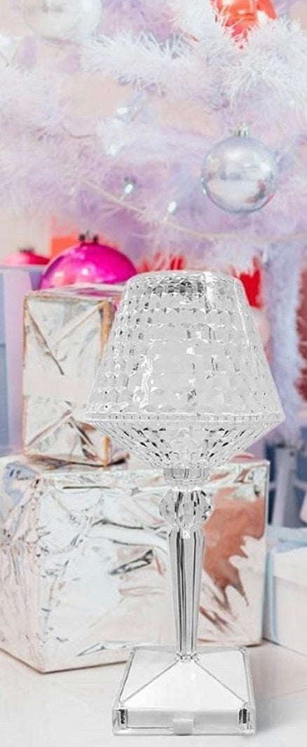 Luce d’autore – lampada da tavolo ricaricabile effetto cristallo