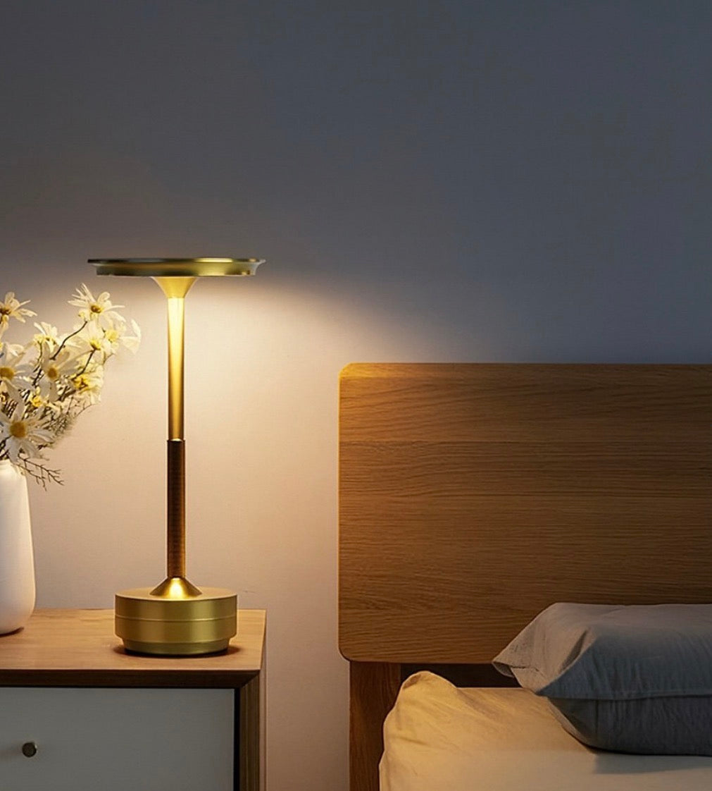 Un tocco d’oro sulla tua tavola – lampada LED ricaricabile dimmerabile