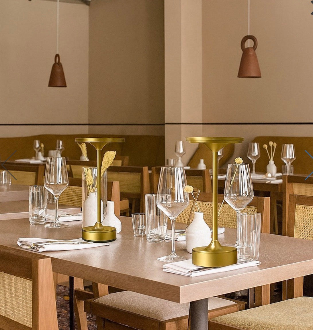 Un tocco d’oro sulla tua tavola – lampada LED ricaricabile dimmerabile