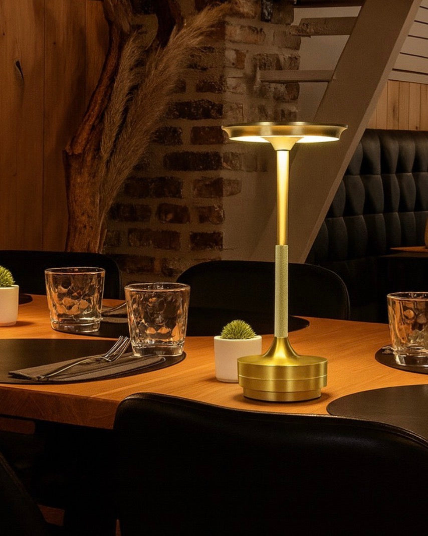 Un tocco d’oro sulla tua tavola – lampada LED ricaricabile dimmerabile