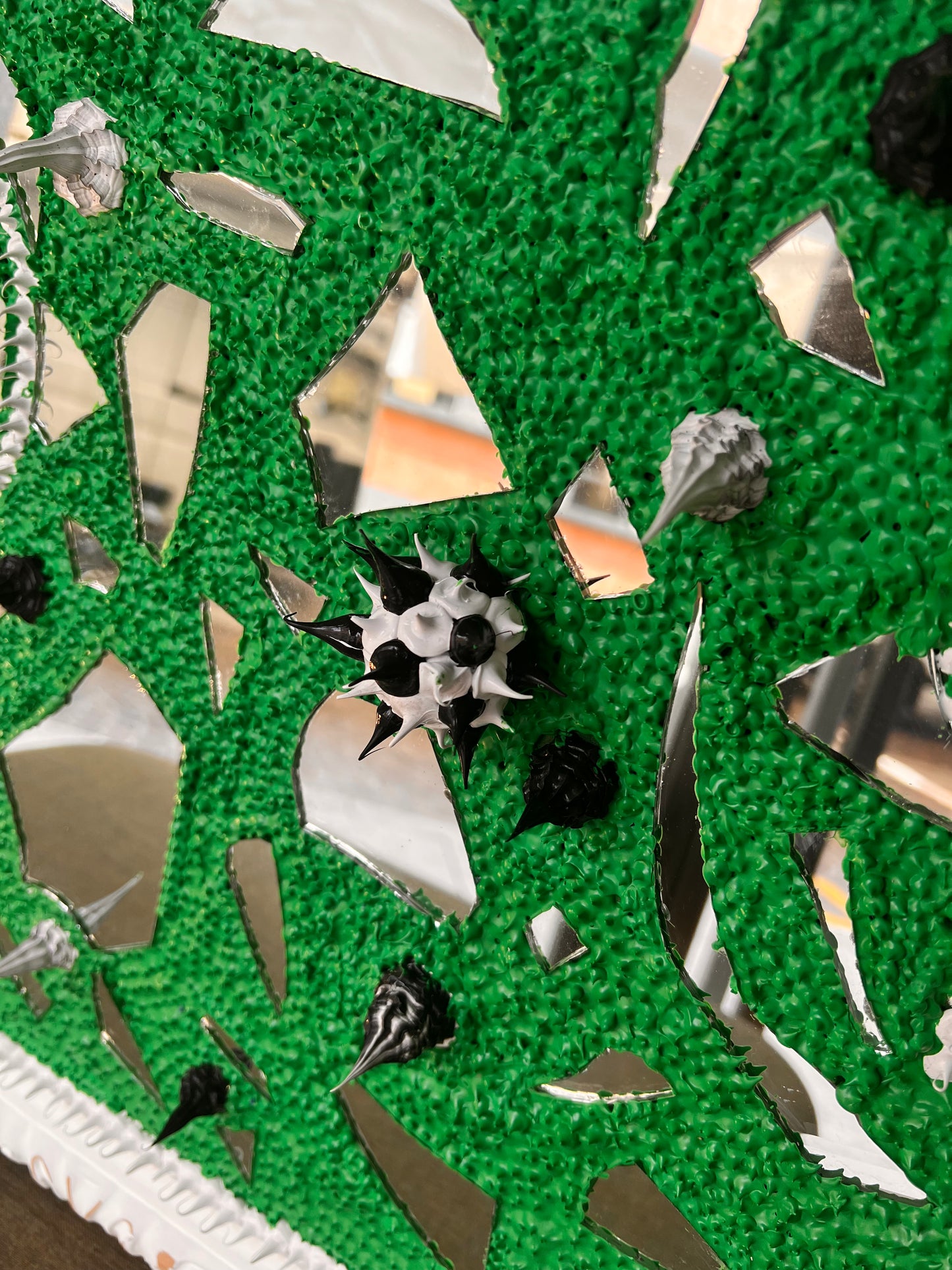 GREEN