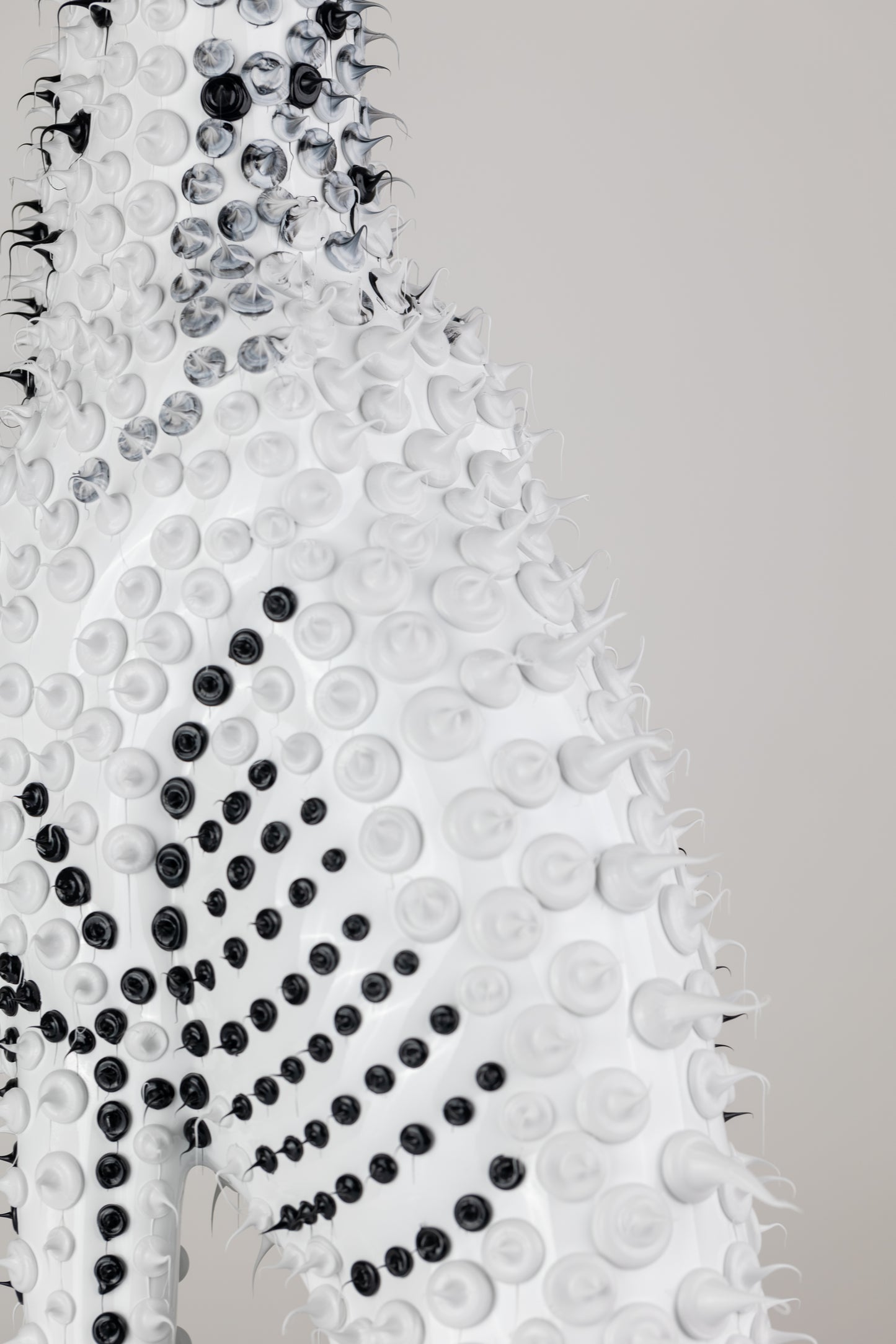 Levriero Black & White Drops