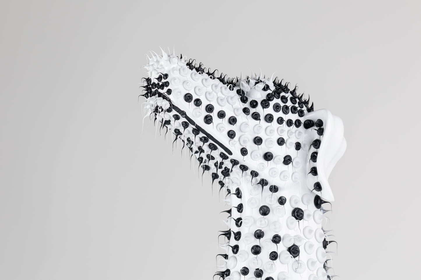 Levriero Black & White Drops